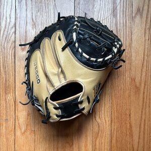 Wilson A2000 34” Catchers glove